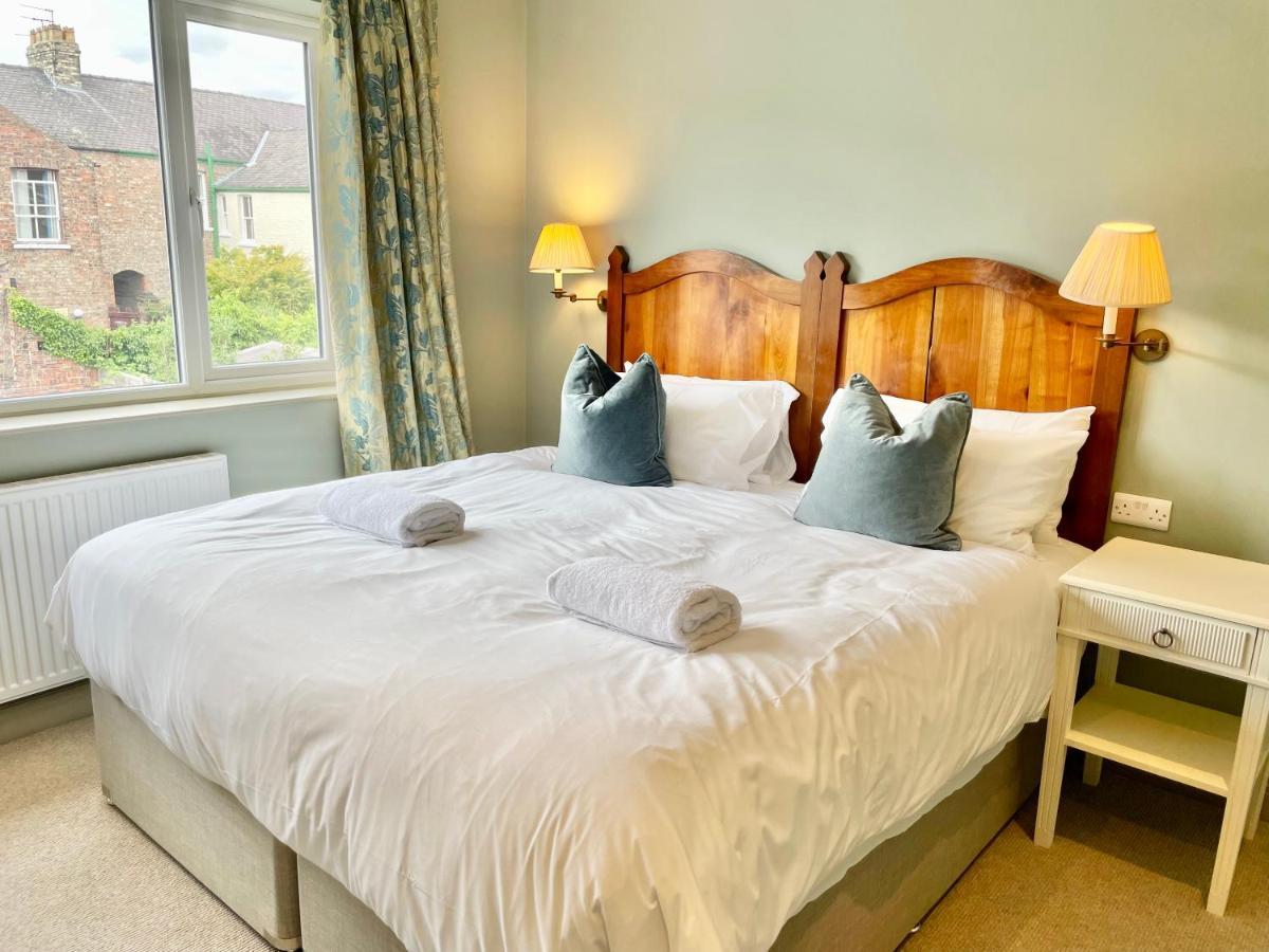 Central Townhouse With Free Off Road Parking And Garden York Exterior foto