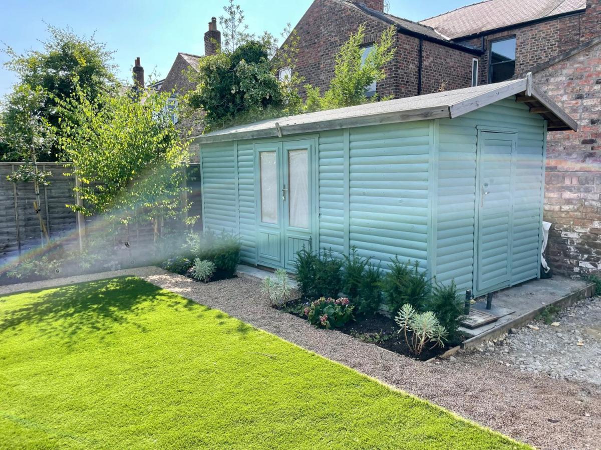 Central Townhouse With Free Off Road Parking And Garden York Exterior foto