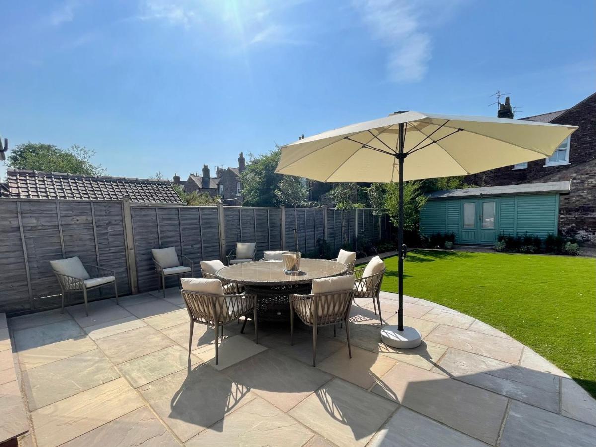 Central Townhouse With Free Off Road Parking And Garden York Exterior foto